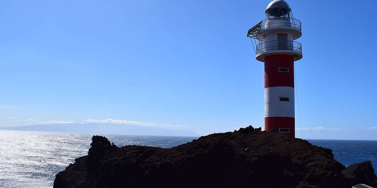 Faro de Punta de Teno y costa del noroeste de Tenerife